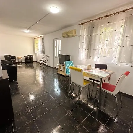 Spacious With Private Garden - Near & Festivals Mangalia