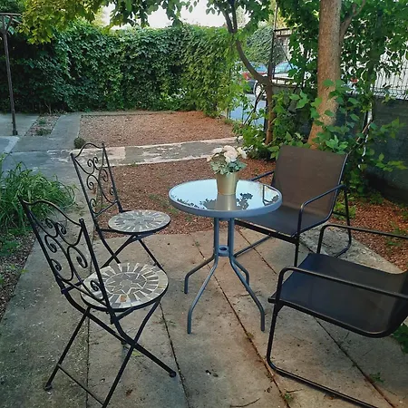 Spacious With Private Garden - Near & Festivals Apartman